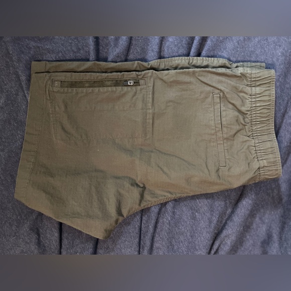 Vuori Rip-Stop Shorts  size large - perfect condition - color Dark Oregano - Picture 5 of 5